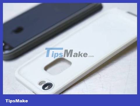 How to Remove a Lifeproof Waterproof Case Picture 7