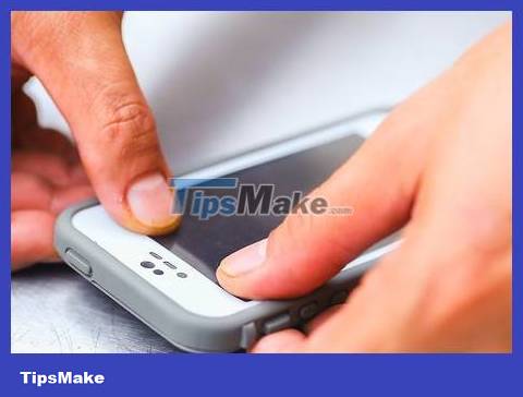 How to Remove a Lifeproof Waterproof Case Picture 9