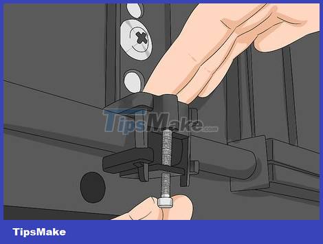 How to Remove a TV from a Mount Picture 2