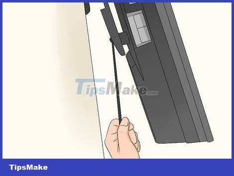 How to Remove a TV from a Mount Picture 6