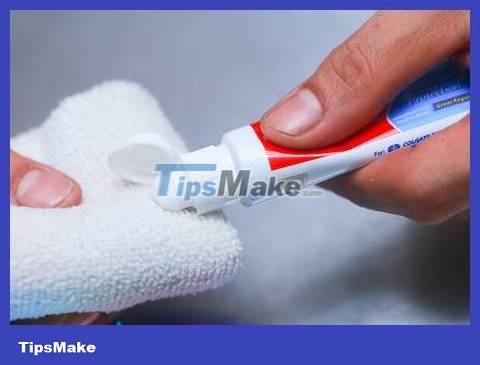 How to Restore CDs with Toothpaste Picture 4