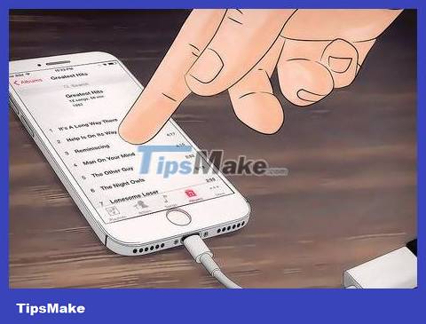 How to Use Headphones on iPhone 7 Picture 13