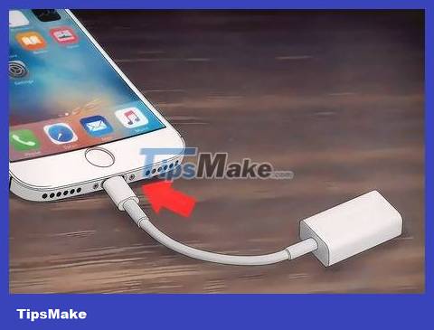 How to Use Headphones on iPhone 7 Picture 8