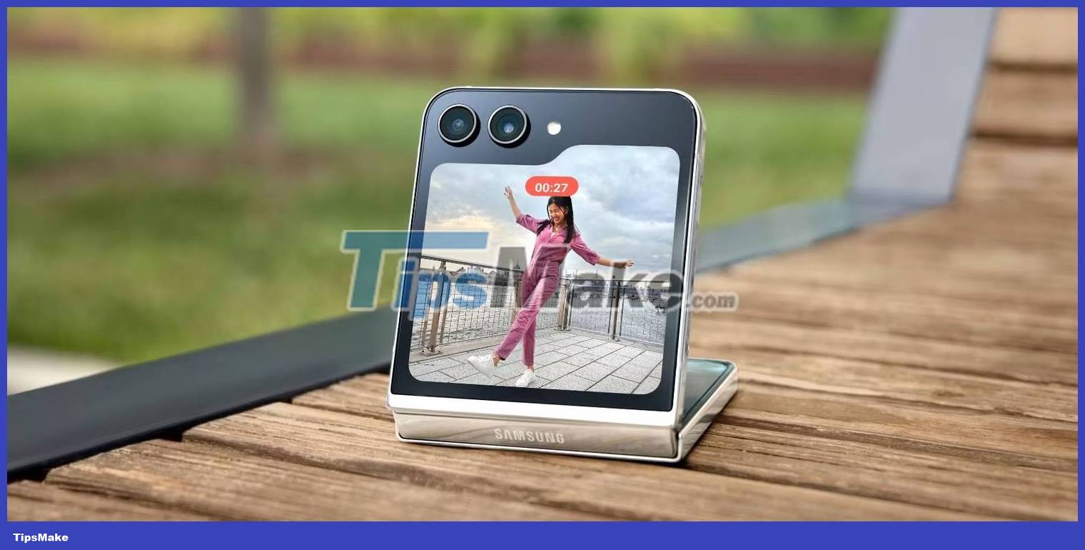 Is iPhone 15 Pro or Samsung Galaxy Z Flip 5 better? Picture 2