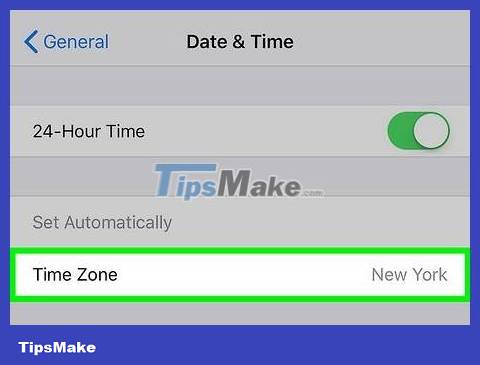 Is it possible to move the clock position on the iPhone lock screen? Options to customize the lock screen Picture 4