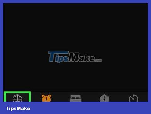 Is it possible to move the clock position on the iPhone lock screen? Options to customize the lock screen Picture 5