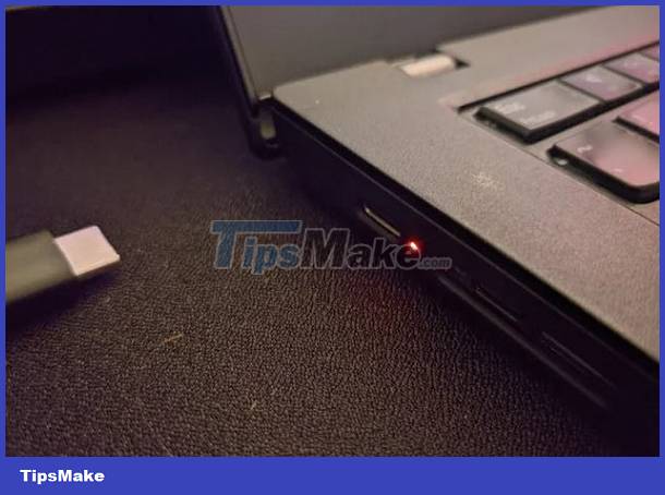 Laptop not charging, battery light flashing, looking for the cause Picture 1