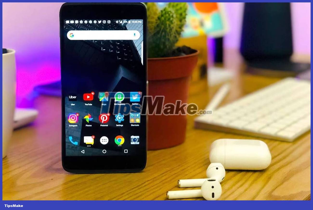 Why should you never turn off automatic application updates on your phone? Picture 2