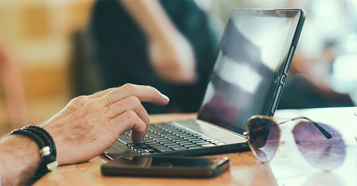 9 Things You Should Never Do When Using Public WiFi: Expert Selection Guide