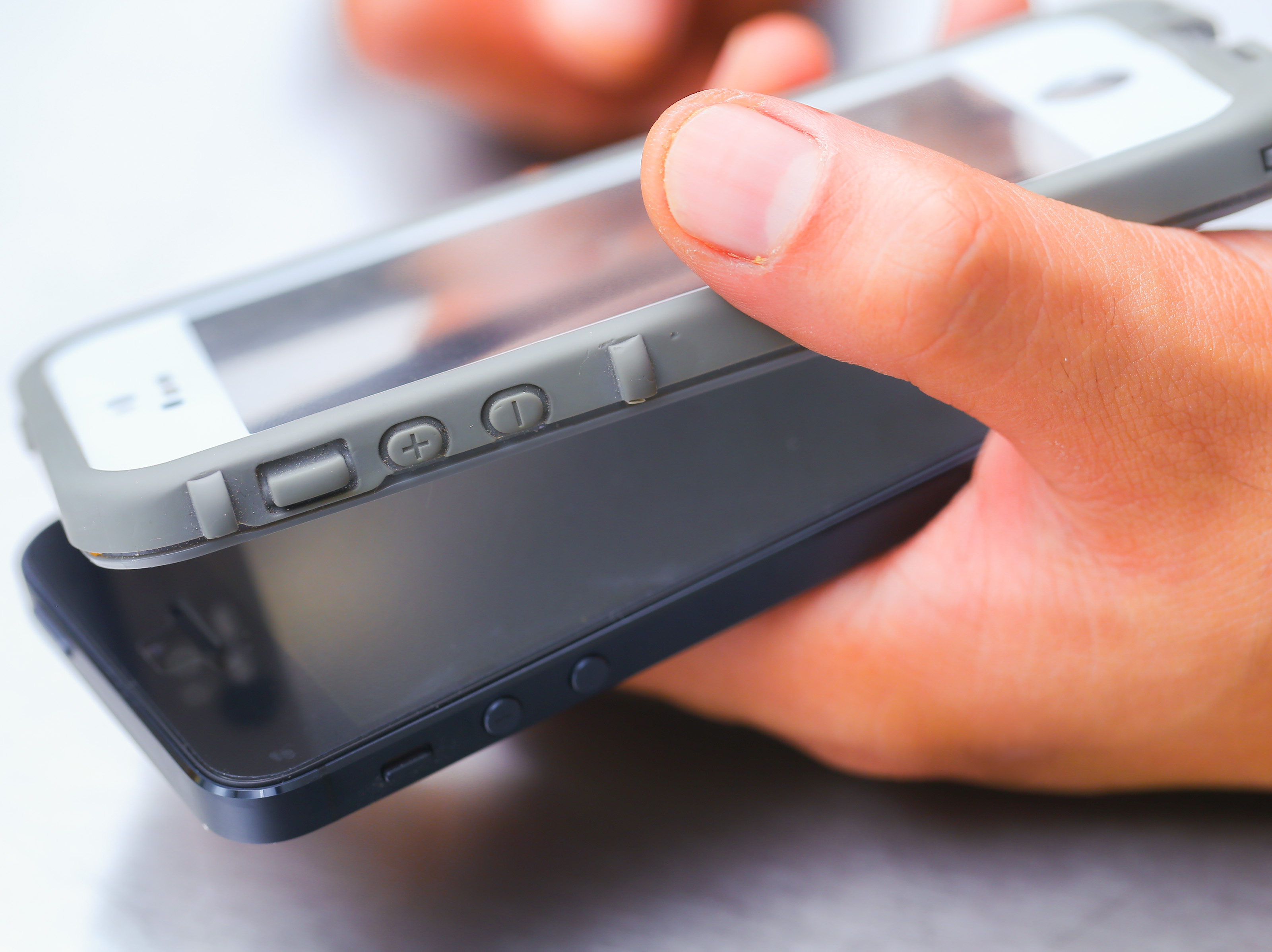 How to Remove a Lifeproof Waterproof Case: Complete Guide
