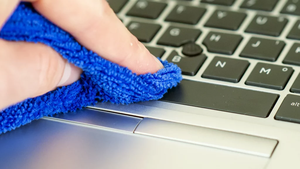 Instructions for Cleaning Laptops at Home Are Simple and Quick Explained
