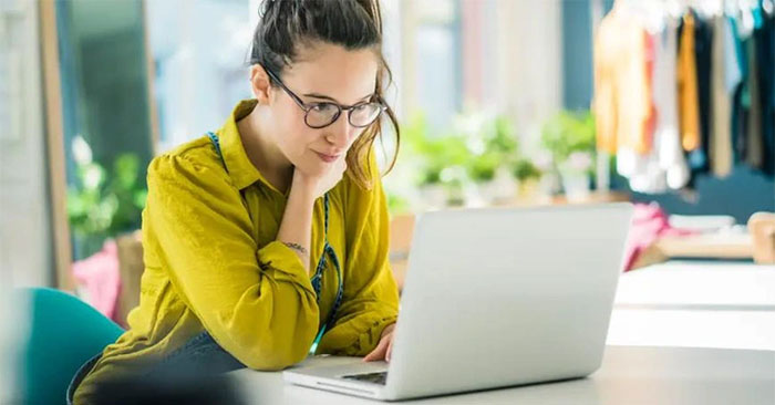 'Screen Apnea', a Symptom Many People Experience When Sitting in Front of a