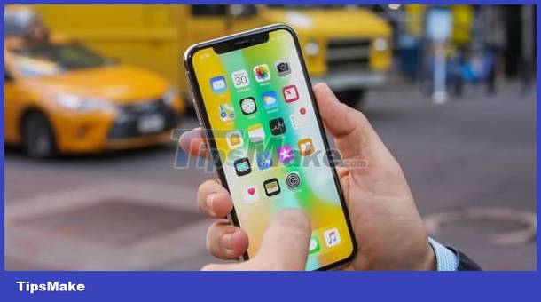 Confused because the iPhone screen shows a fuzzy keyboard? Fix it now Picture 1