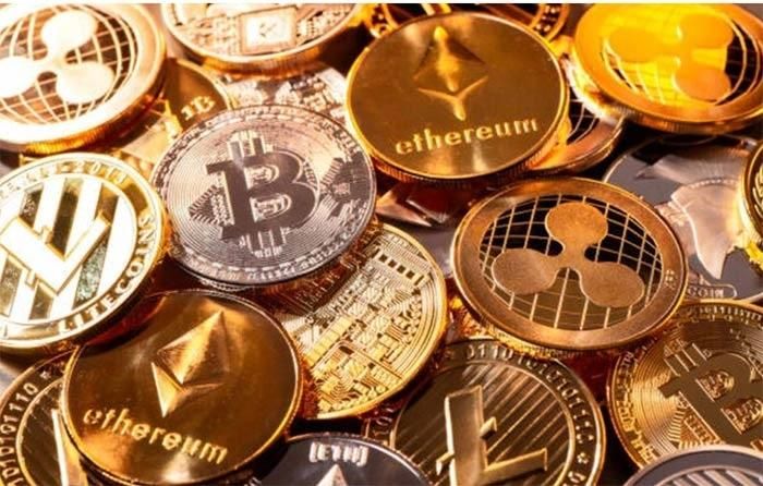 Crash warning: Bitcoin plummets, cryptocurrency market 'on fire' Picture 1