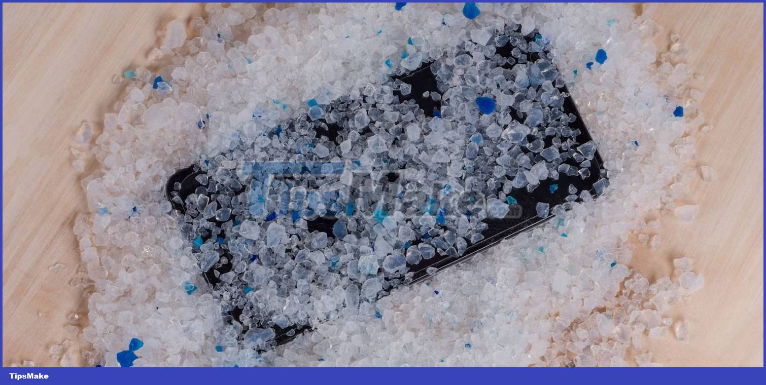 How to save a phone or tablet that has fallen into water Picture 3