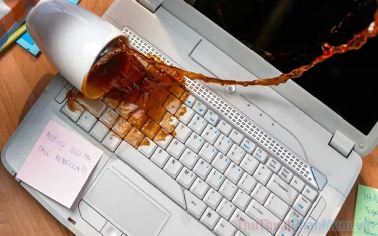 The most effective way to fix a damp computer screen Picture 1