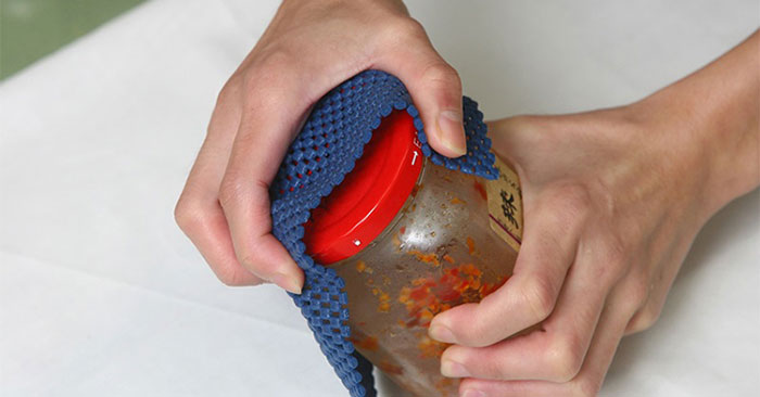 7 Extremely Simple Ways to Open a Bottle Cap That Is Screwed Too Tight: Best