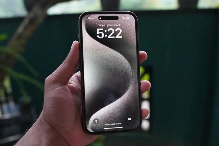 How to protect eye health when using iPhone at night