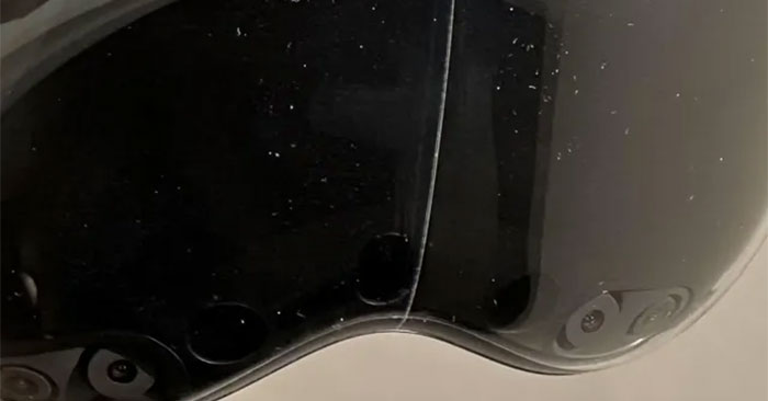 Vision Pro Owners Report a Strange Crack in the Front Glass Explained