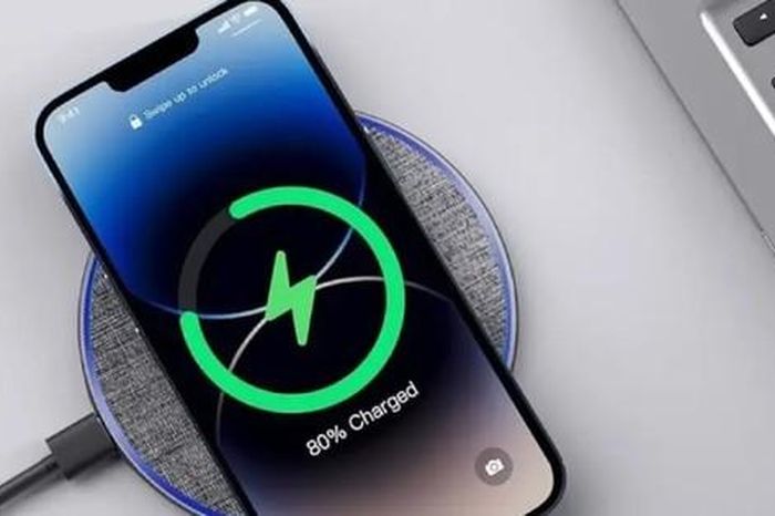 Why should users only charge their iPhone's battery up to 80%?