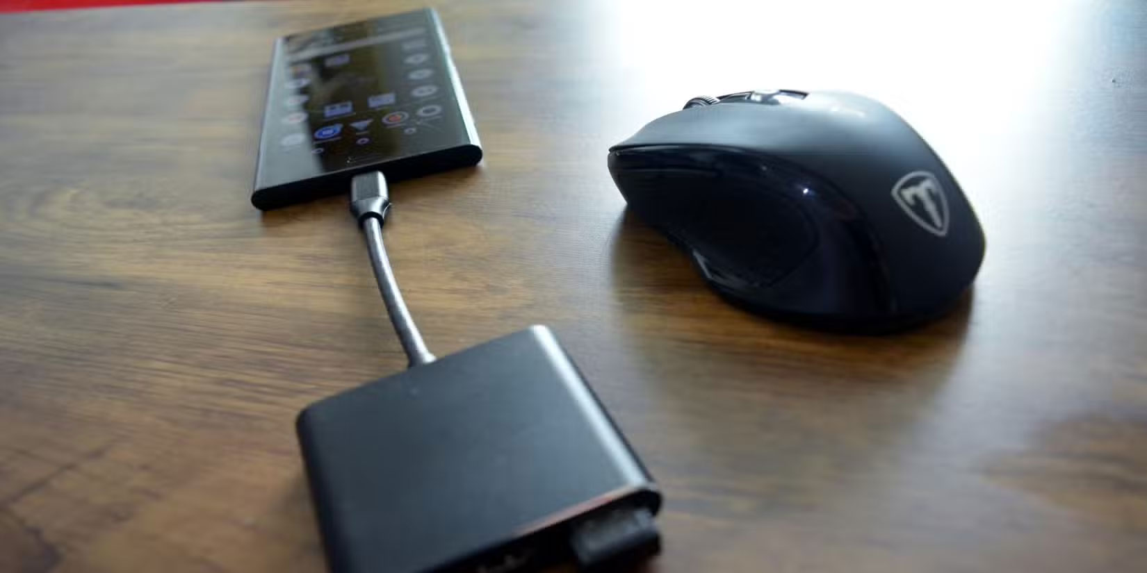 10 devices that can be plugged into the smartphone charging port Picture 3