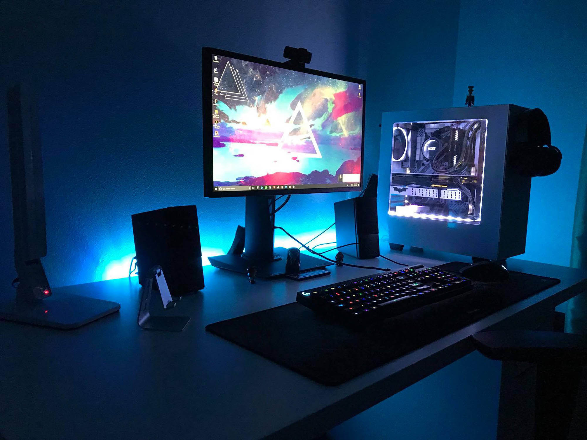100+ Stunning Computer Corners of Vietnamese Gamers Picture 11