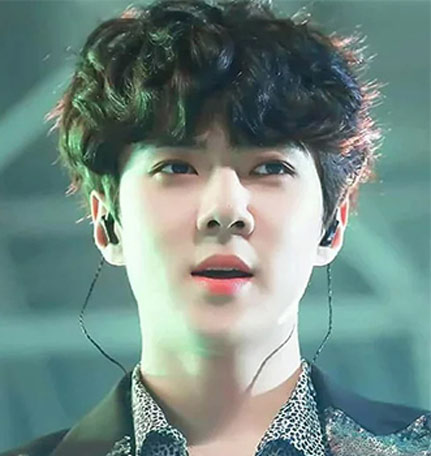 Picture 10 of 39 of the hottest and most stylish men's hairstyles for summer 2026.