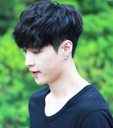 Picture 35 of 39 of the hottest and most stylish men's hairstyles for summer 2026.