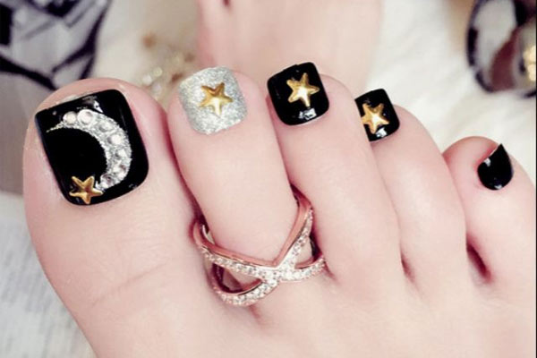 Picture 40 of 44 of the most beautiful nail designs for 2026