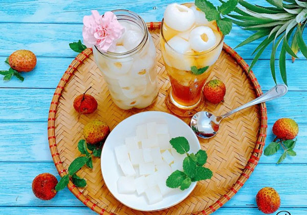 Picture 5 of 5 incredibly simple yet delicious ways to make lychee tea at home.