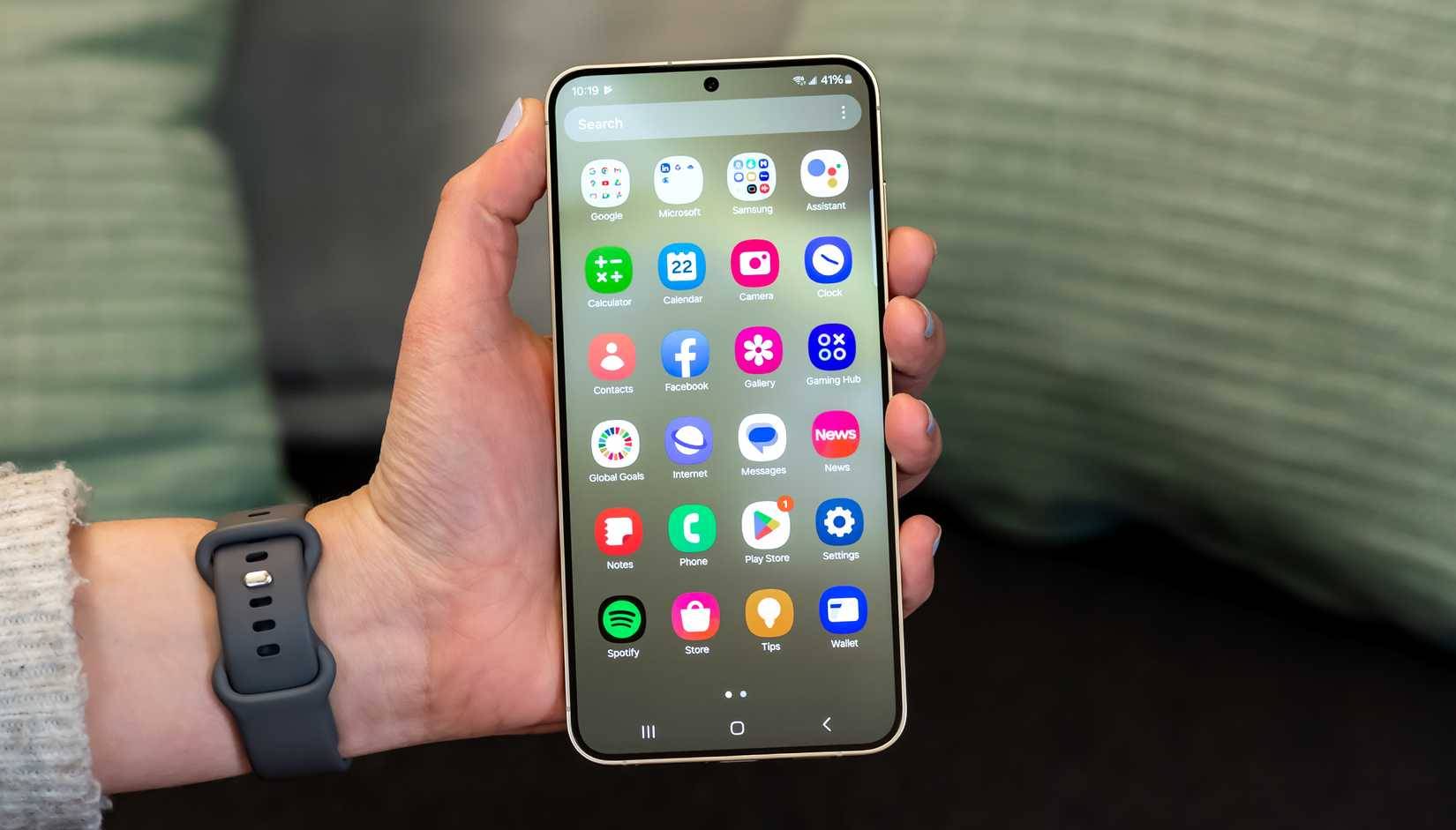 5 Pre-Installed Android Apps That Slow Down Your Phone Picture 4