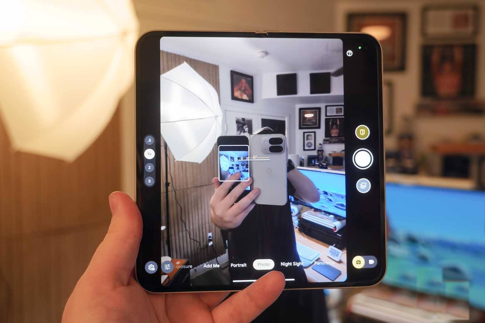 5 Android camera features only available on foldable phones. Picture 2