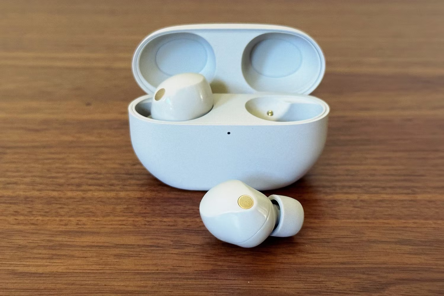 5 best earbud headphones in 2024 Picture 1