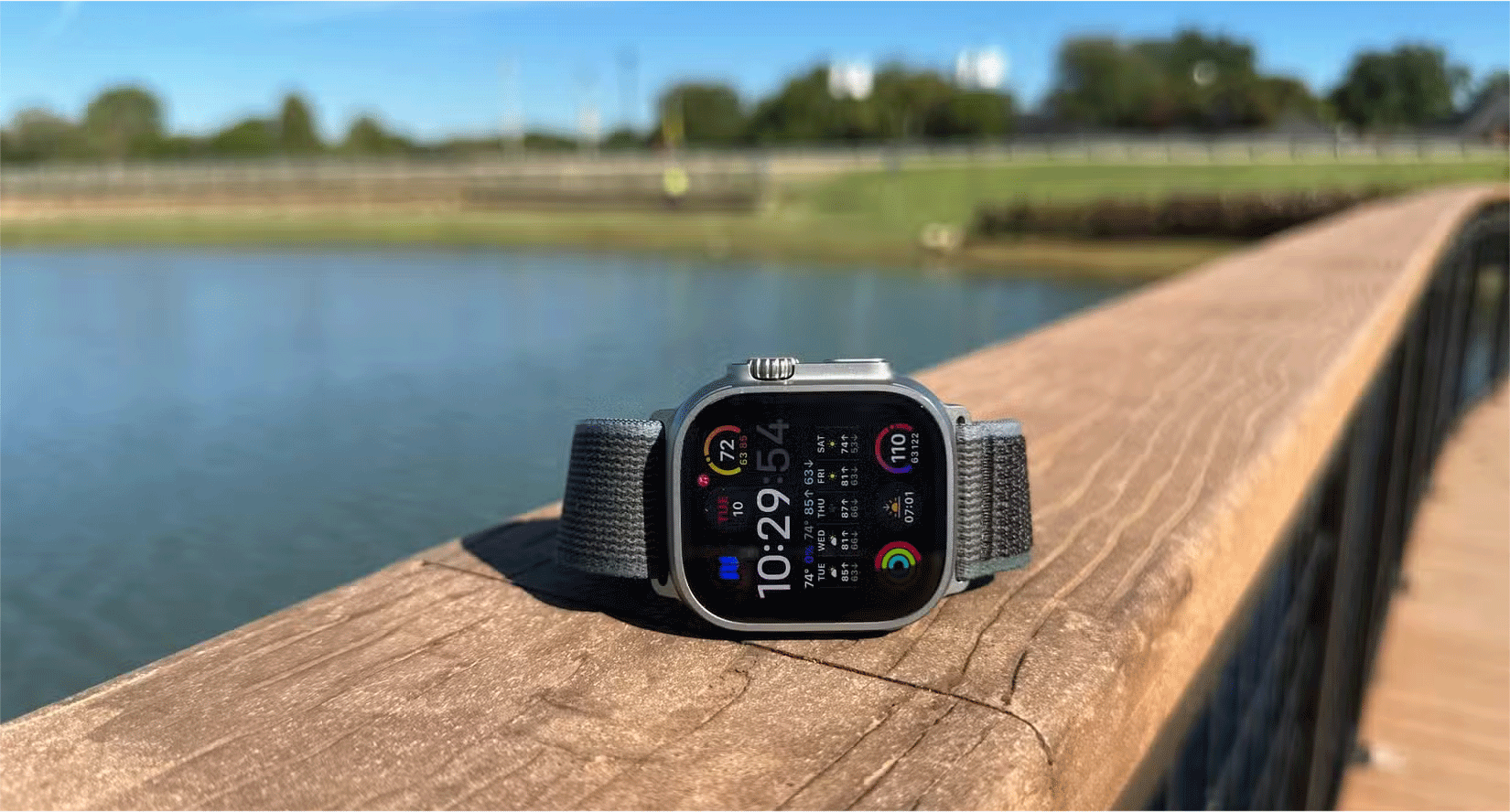 5 reasons why many people prefer Apple Watch Ultra over Series 10 Picture 1