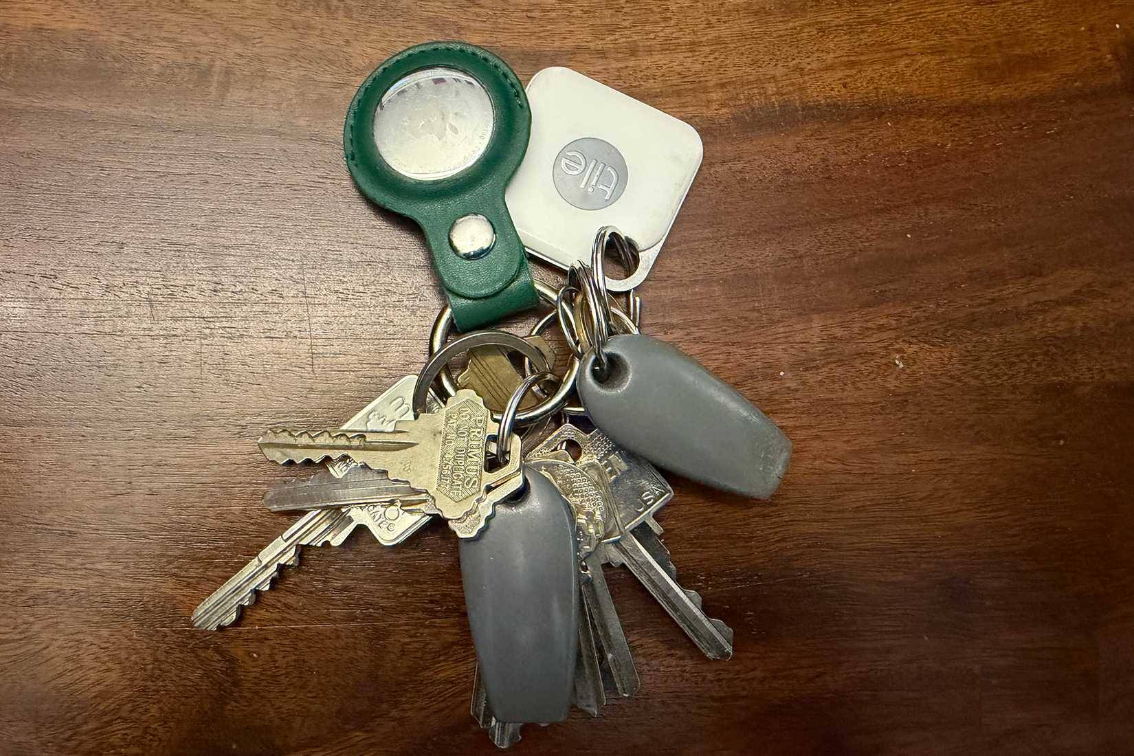 Picture 4 of 5 essential tech gadgets for travel.