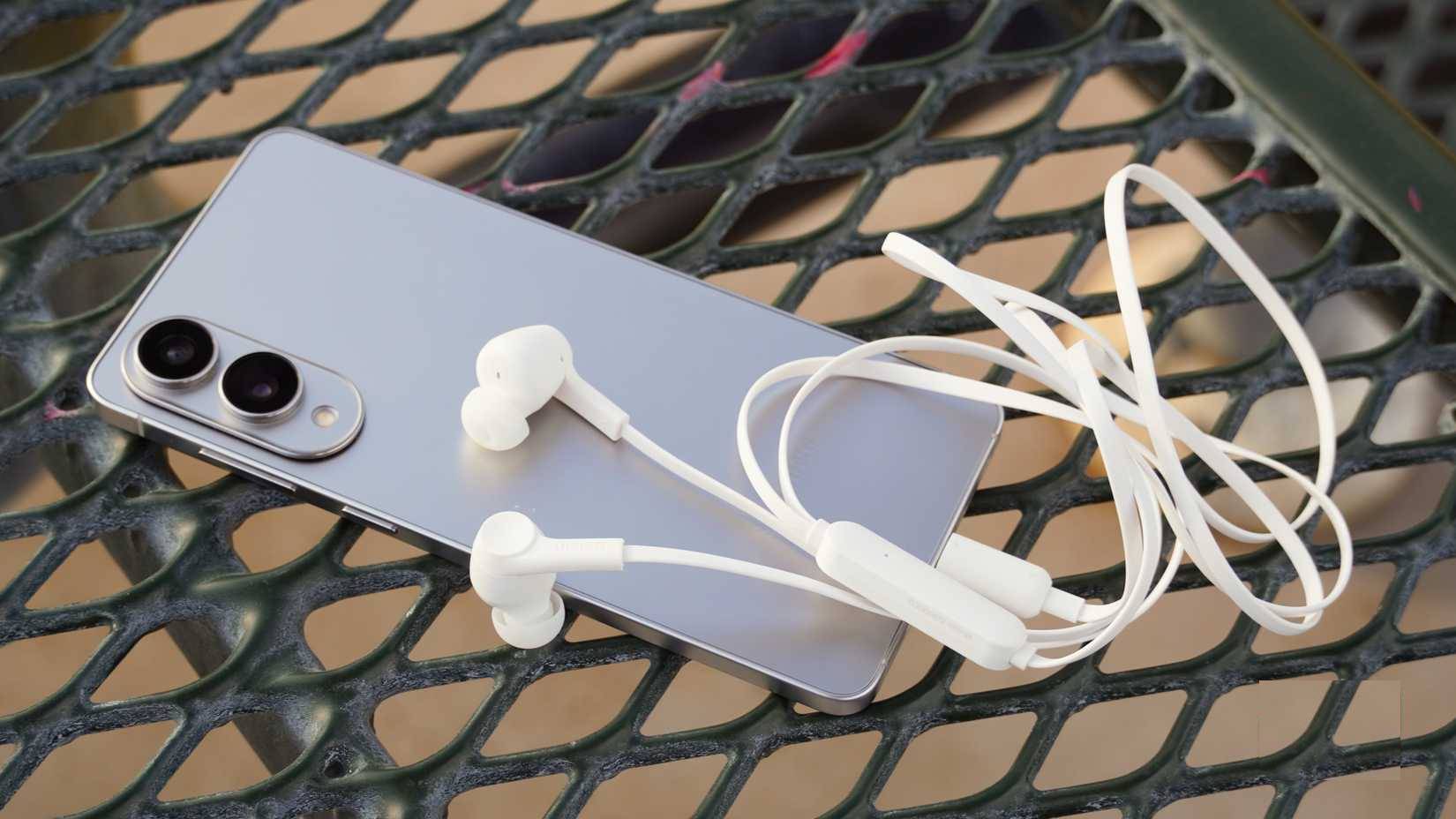 Picture 5 of 5 essential tech gadgets for travel.