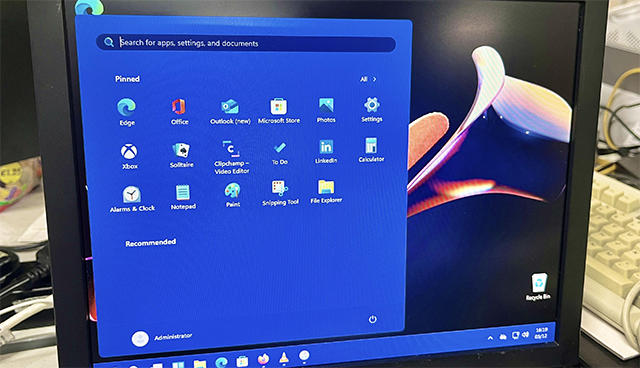 5 ways to turn an old computer monitor into a useful device. Picture 1