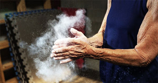 A 50-year study reveals when humans begin to experience physical aging. Picture 1