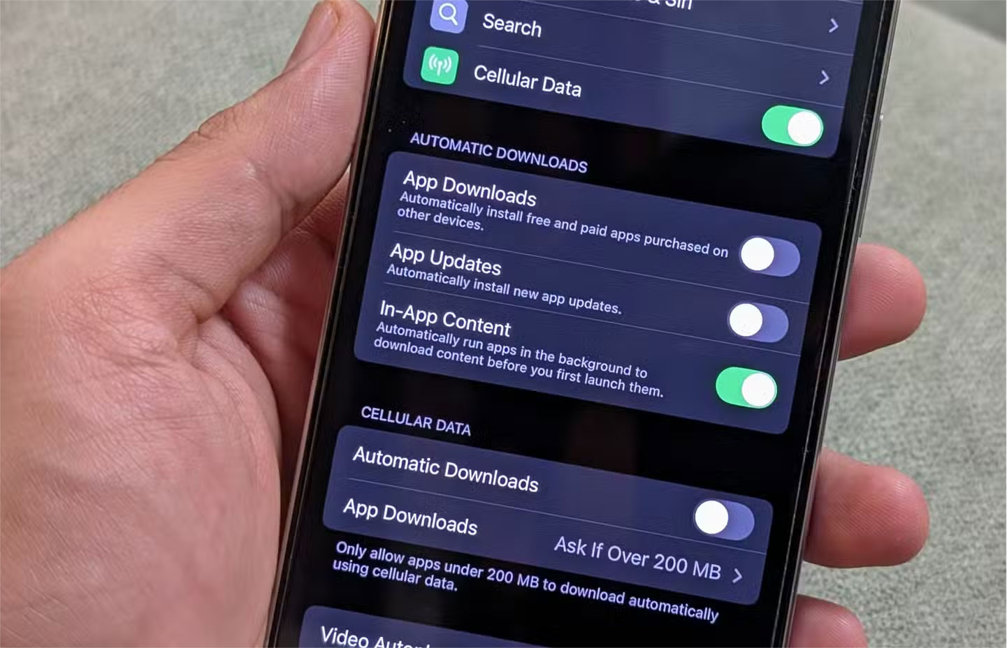 6 Hidden iOS Settings That Are Draining Your Data Plan Picture 5