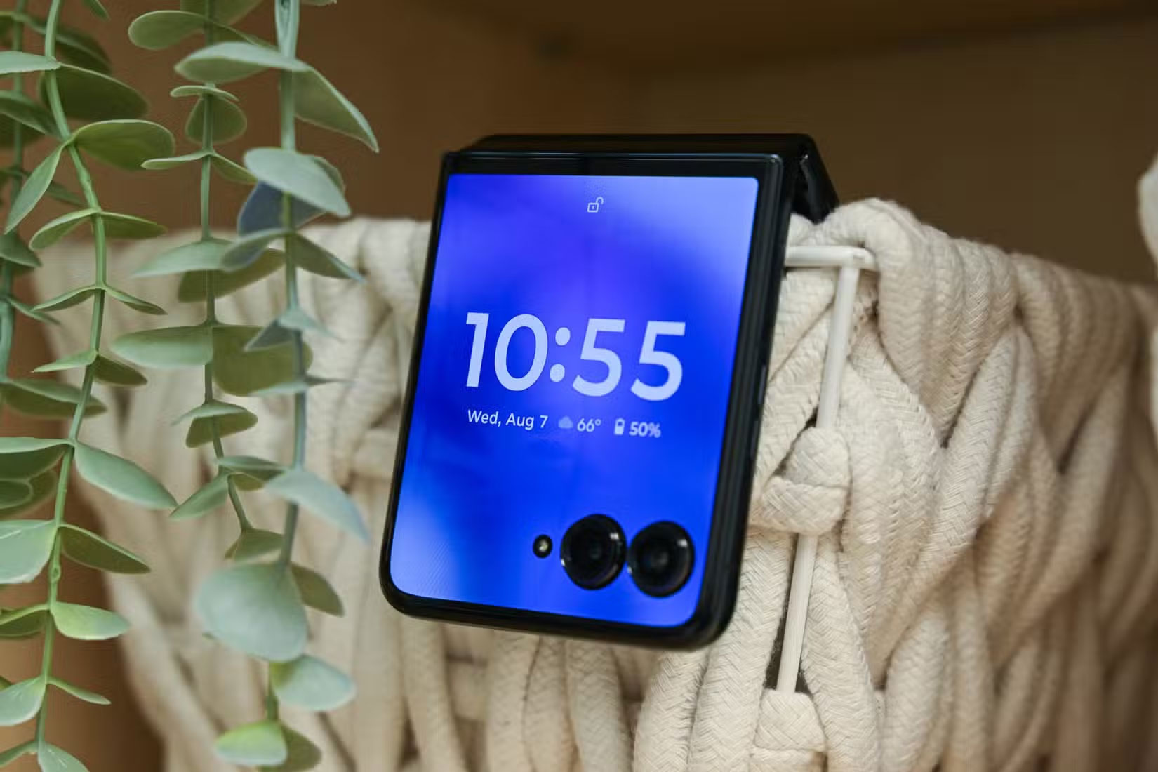 6 things to consider before buying your first foldable phone Picture 2