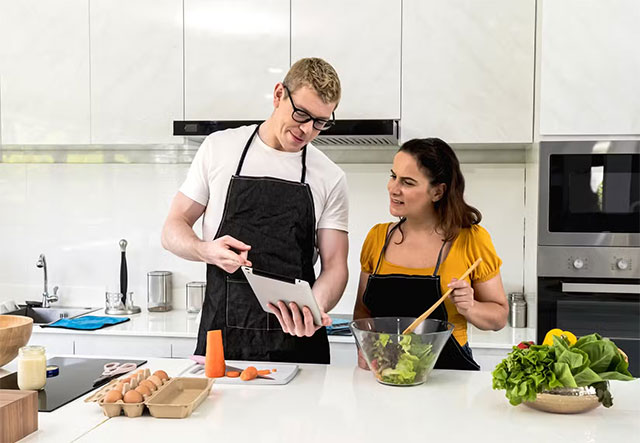 6 of the most effective ways to make the most of your old iPad: Turning an outdated device into something useful. Picture 1