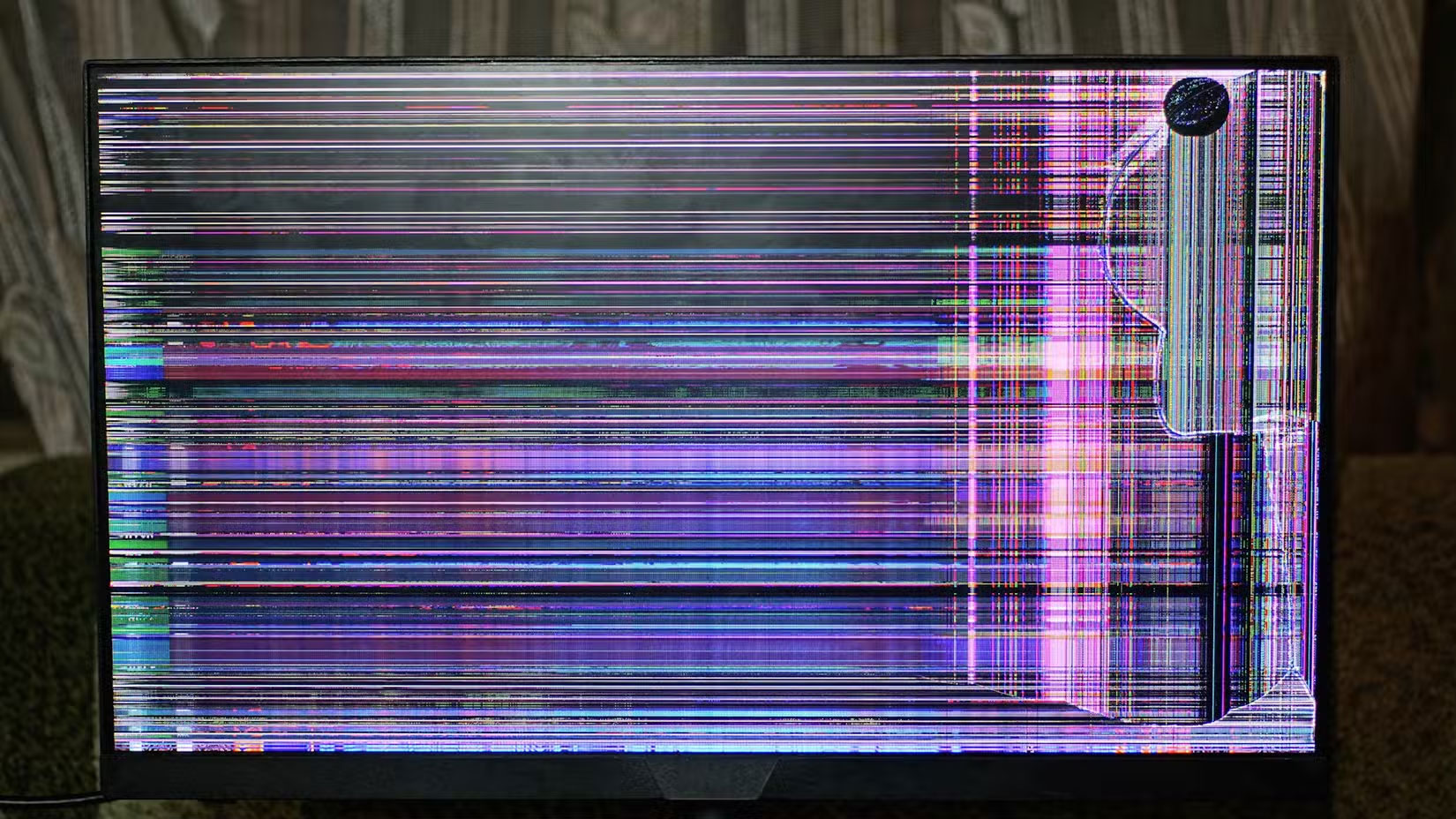 7 things that accidentally void your Smart TV warranty Picture 1