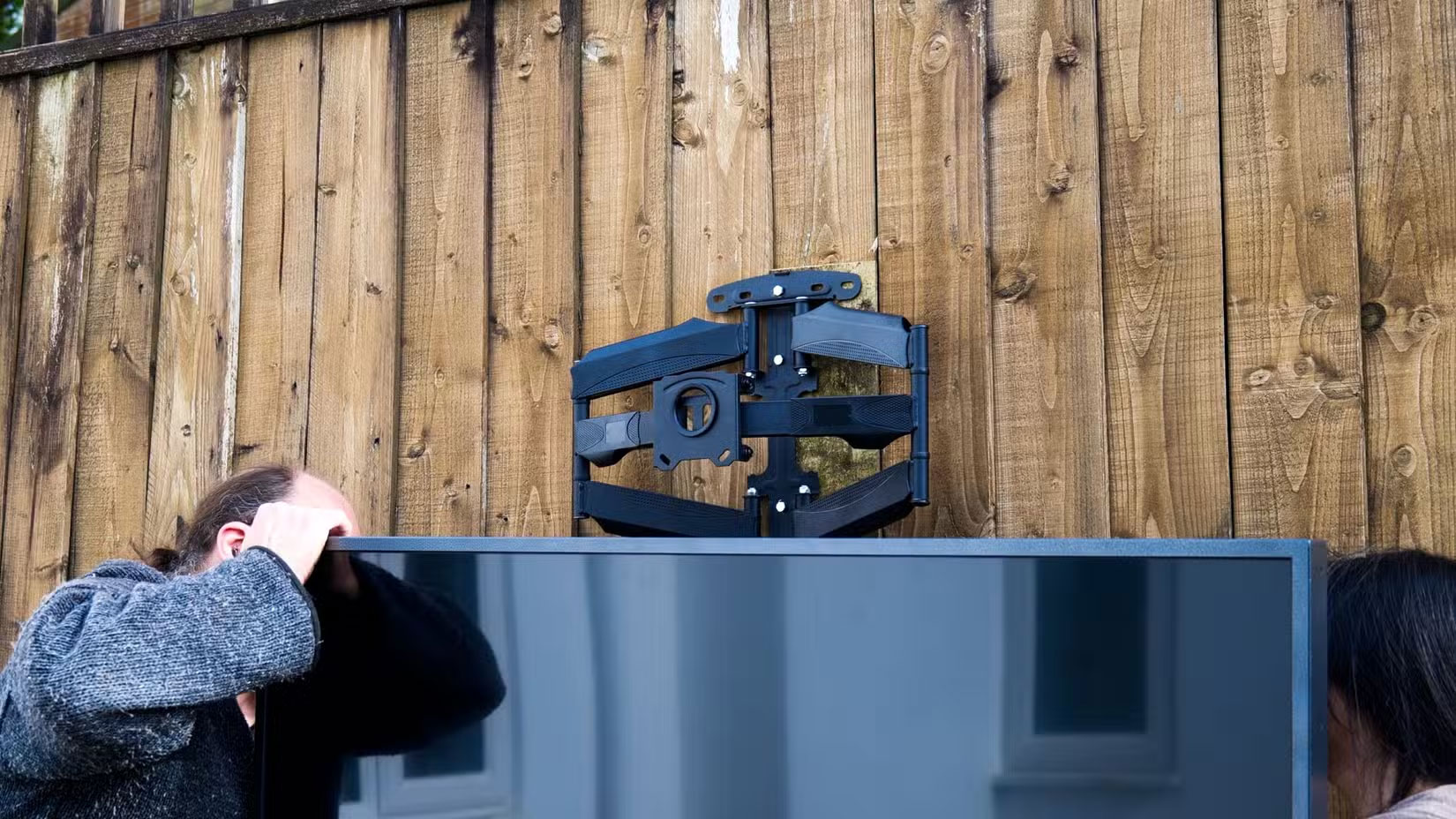 7 things that accidentally void your Smart TV warranty Picture 2