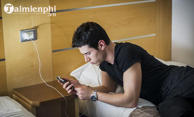 Picture 2 of 7 Ways to Charge Your Phone Without It Overheating