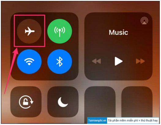 Picture 3 of 7 Ways to Charge Your Phone Without It Overheating