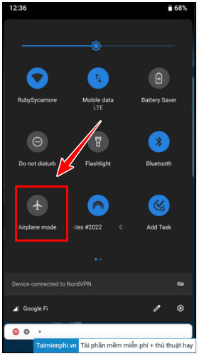 Picture 4 of 7 Ways to Charge Your Phone Without It Overheating