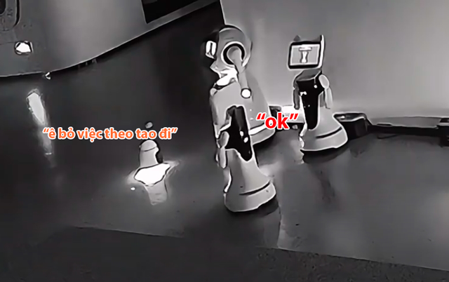 A small robot 'lures' large robots into quitting their jobs at a company Picture 1