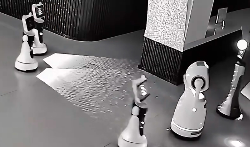 A small robot 'lures' large robots into quitting their jobs at a company Picture 2