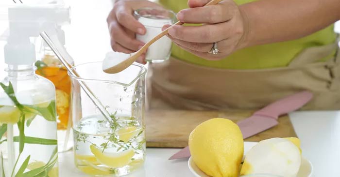 Absolutely do not use baking soda to clean these items. Picture 1