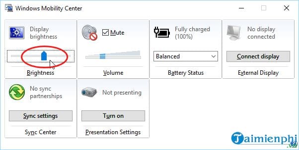 Picture 4 of Adjusting screen brightness on an Asus laptop.